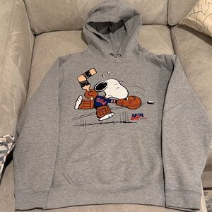 Gray Snoopy Hockey Men's Hoodie